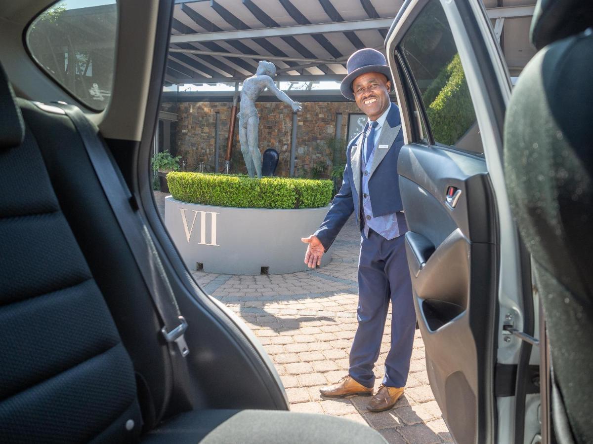Seven Villa Hotel & Spa Johannesburg Exterior photo A chauffeur opening a car door