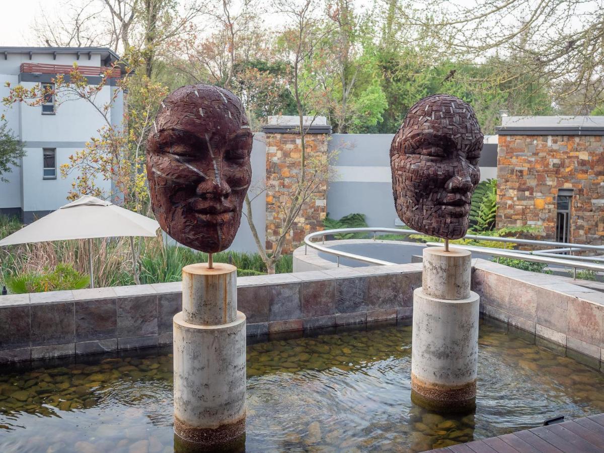 Seven Villa Hotel & Spa Johannesburg Exterior photo Sculptures at the entrance of the Apartheid Museum