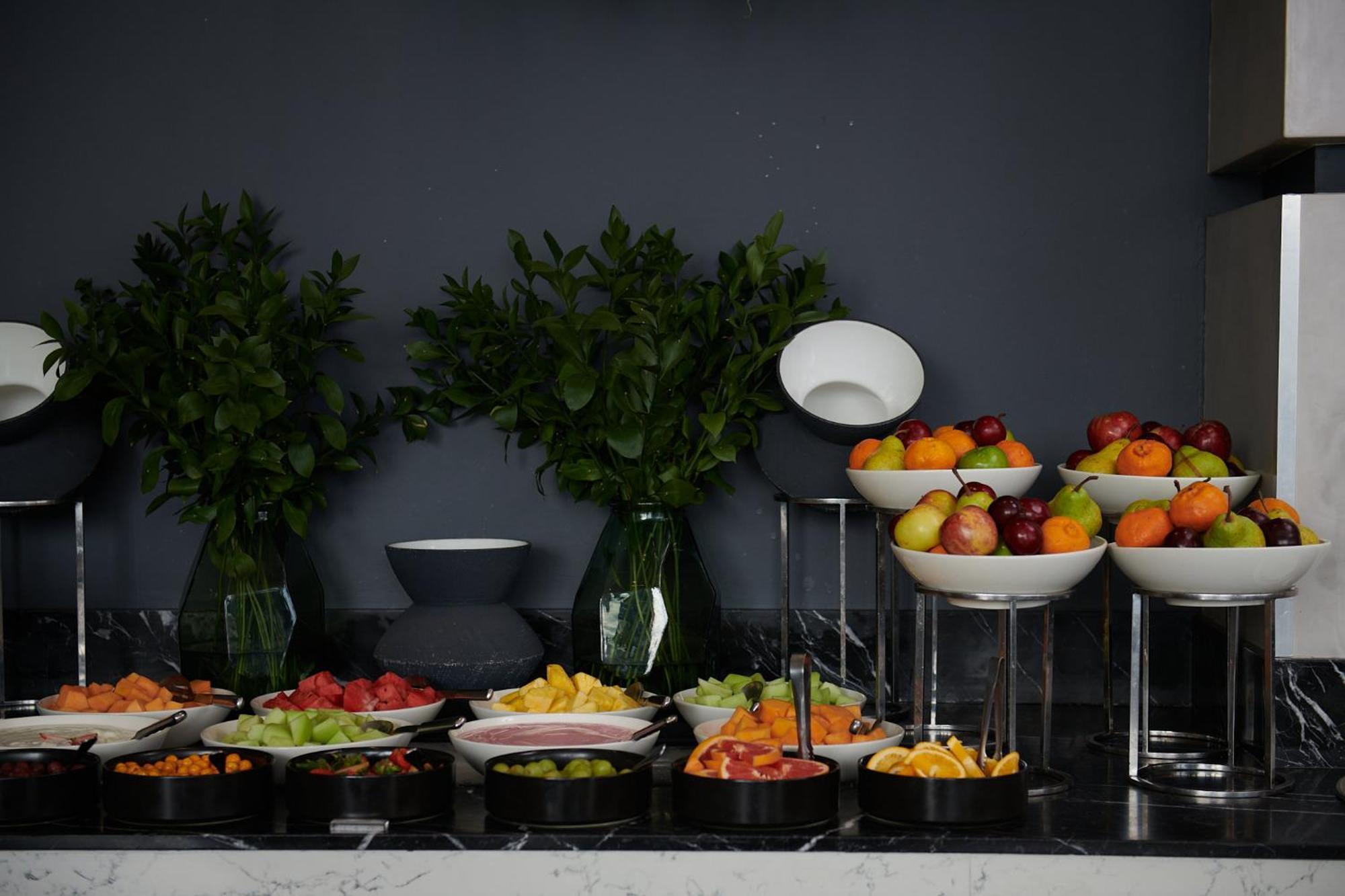 Seven Villa Hotel & Spa Johannesburg Exterior photo A fruit salad buffet