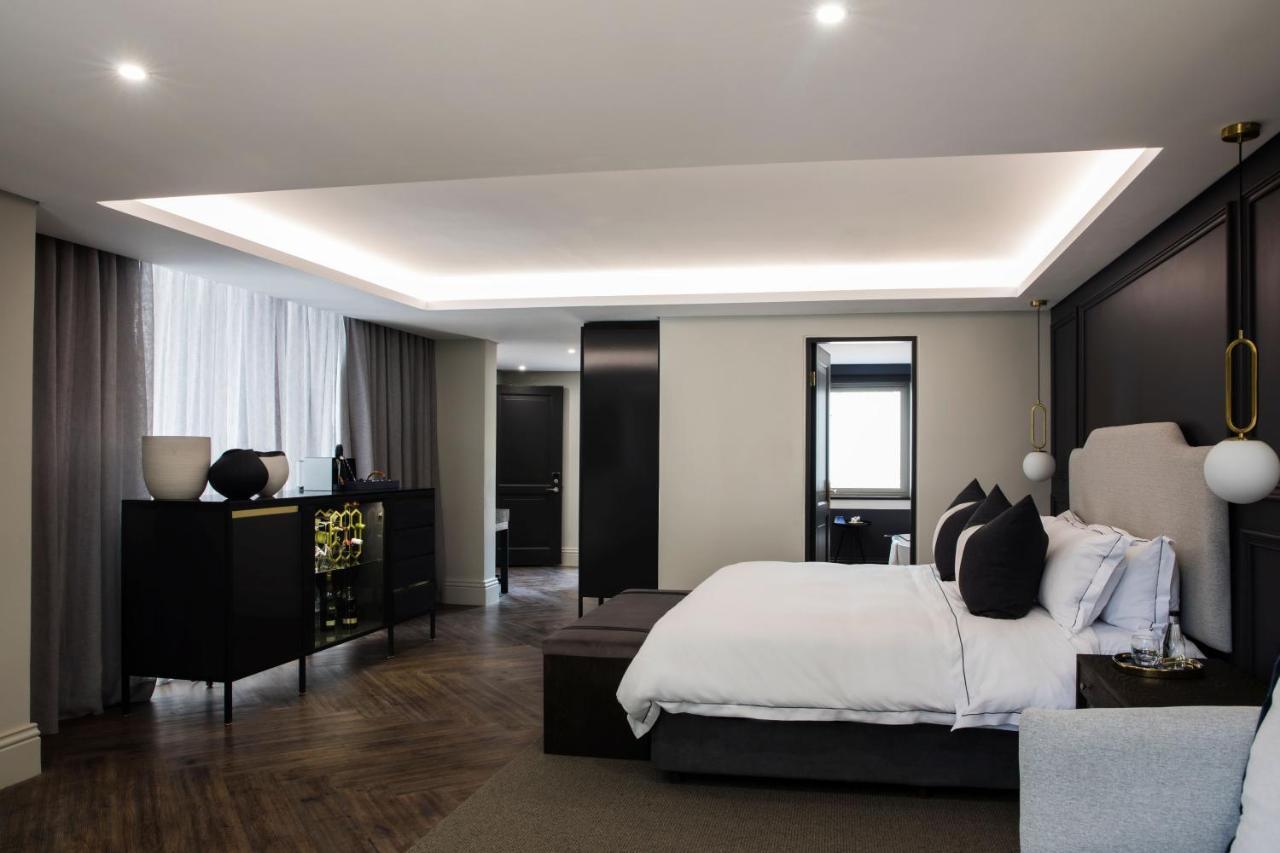 Seven Villa Hotel & Spa Johannesburg Exterior photo A bedroom at The Dorchester